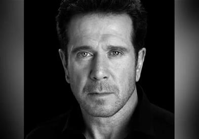 Холивудски актер загина во пожар во штала