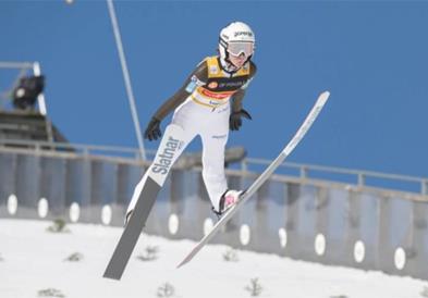 Рекордна победа на Словенката Превц во скијачки скокови