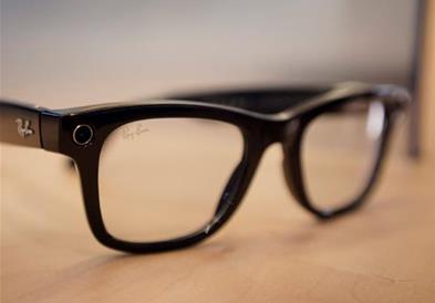 Предупредување за корисниците на Мета очилата: „Гледаме сè, од дневни соби до голи тела“