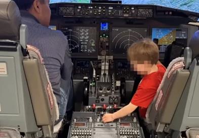 5- годишно дете ја шокира авио- индустријата: Пронајде грешка во прирачникот за обука на пилоти (ВИДЕО)