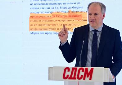 Жерновски: ЕУ ја предупредува Македонија за влијанијата на Русија и СНС