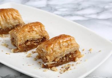 Баклава со плазма и лешници