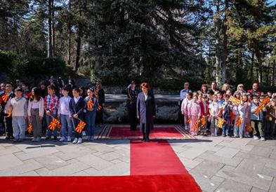 Церемонија на свечено менување на државното знаме во претседателскиот Кабинет
