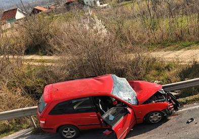 Едно лице загина во тешка сообраќајна несреќа на патот Кочани–Виница, повеќе се повредени