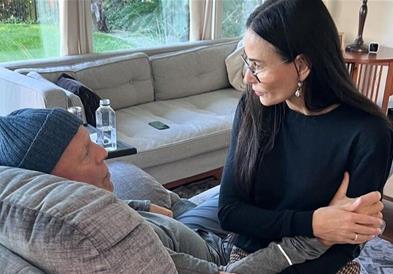 Деми Мур му го честиташе роденден на екс сопруг Брус Вилис: Сè што ти треба е љубов  