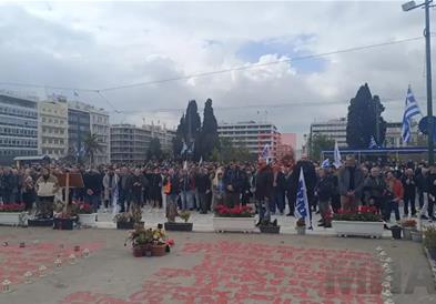 Масовен протест на таксистите пред грчкиот парламент
