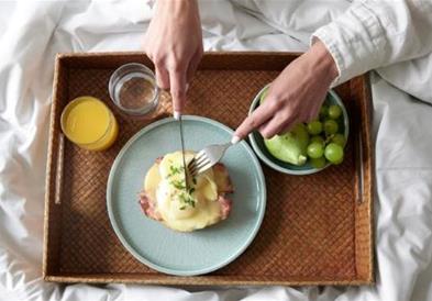  Колку брзо по будењето треба да појадувате?