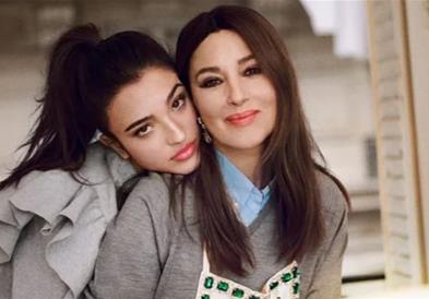 Фото: Прва насловна страница: Помладата ќерка на Моника Белучи позира со нејзината мајка за италијанскиот „Vogue“