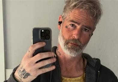 Познат Тиктокер е уапсен под обвинение за повеќекратни силувања 