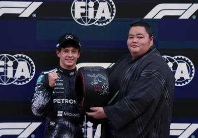 Формула 1 има нова ѕвезда, Мерцедес продолжува да доминира 