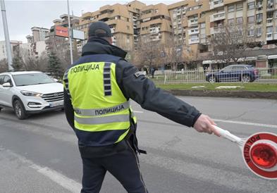 Драма во с.Сенокос: Не им давал на полицајците да му го одземат возилото и да го однесат уапсениот