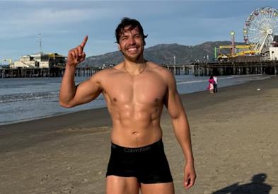 Синот на Арнолд Шварценегер победи на своето прво натпреварување во бодибилдинг (ФОТО)