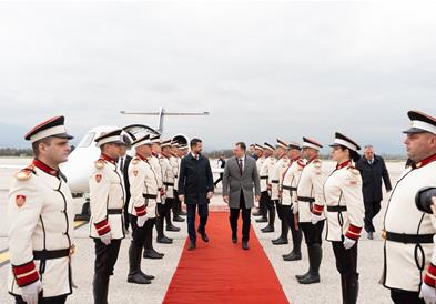 Министерот Андоновски го пречека претседателот на Црна Гора, Јаков Милатовиќ, на аеродромот во Скопје