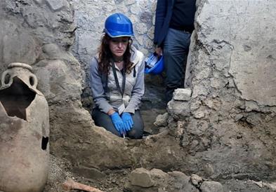 Неочекувано откритие во Помпеја: Олтари полни со остатоци на материи од Африка и Азија 