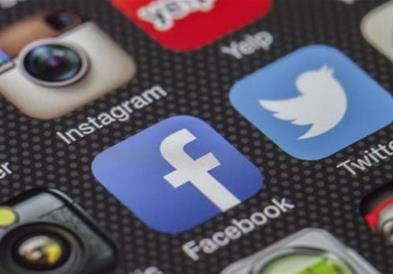 Франција ги ограничува социјалните мрежи за децата помлади од 15 години