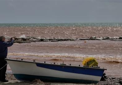 Страшно невреме ја погоди Грција, во надојдените води се удави Полјак во близина на Атина (ВИДЕО) 