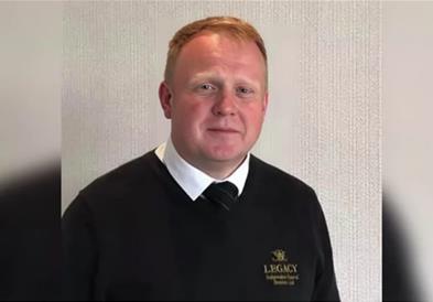 Гробар во Британија криел десетици тела на починати, на семејствата им давал лажна пепел 