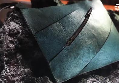 Научници и дизајнери од Амстердам, претставија торба направена од кожа од Ти-рекс добиена по вештачки пат