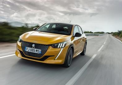 „Stellantis“ повлекува 700.000 автомобили– проверете дали вашиот е на листата