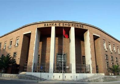 ЦБ на Албанија: 40 отсто од работниците ја напуштиле земјата, емиграцијата ја погодува економијата и го зголемува инфлацискиот притисок
