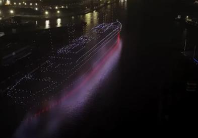 Спектакуларна глетка на небото: Речиси 1.000 дронови го оживеаја „Титаник“ (ВИДЕО)