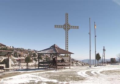 Утрово најстудено на Попова Шапка, попладне и во текот на ноќта локални врнежи од дожд