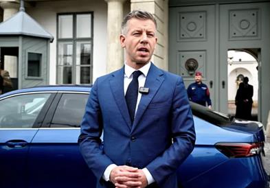 Петер Маѓар бесен го напушти состанокот со претседателот: Веднаш оставка, не е способен да ја води Унгарија! 