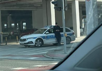 Поради дојава за поставена бомба евакуирана гимназија во Загреб