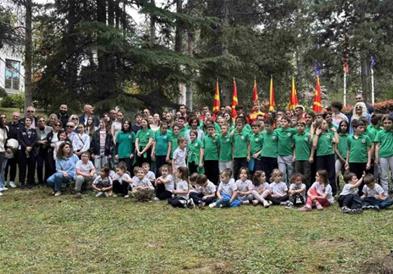 Децата на спортски настан кај претседателката Сиљановска Давкова, им порача да ги вежбаат телото и умот