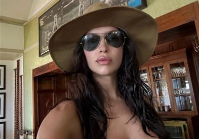 Ирина Шајк ги воодушеви сите во мини бикини (ФОТО)