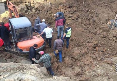 Еден загинат и тројца тешко повредени градежни работници, биле затрупани со земја на градилиште во Скопје