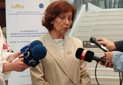 Сиљановска - Давкова: Му честитав за победата на Радев, очекувам конструктивен однос и разбирање на потребата од проширување