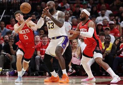 Хјустон избегна „метла“ против Лејкерси