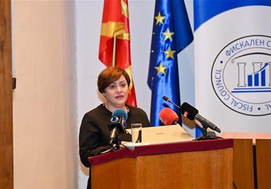 Димитриеска-Кочоска: Остануваме на остварување на јасната определба за одговорно и дисциплинирано управување со јавните финансии