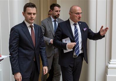 Македонскиот шеф на дипломатијата во Загреб: Над 30 години од мојата земја се бараат отстапки
