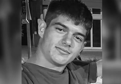 Со шест куршуми Грк го изрешетал синот на својот пријател на роденденот, па му го шутирал телото (ВИДЕО)