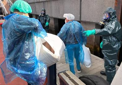 Под силни безбедносни мерки се евакуираат патниците од крузерот со хантавирус (ВИДЕО)