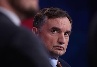 Екс  полски министер проневери милиони. Побегнал во САД со новинарска виза