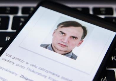 Како поранешниот полски министер ја напуштил Унгарија и стигнал во САД?
