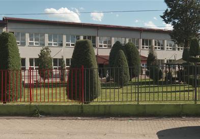 Поранешен ученик упадна во училиште во Ченто и избоде 14-годишник