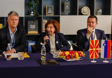 Сиљановска-Давкова во Љубљана се обрати пред Македонско-словенечкиот бизнис клуб