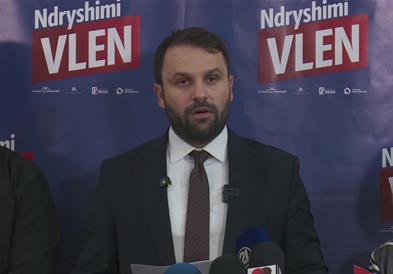 ВЛЕН: Зошто Али Ахмети се крие зад студентите – го фрла каменот, а ја крие раката?