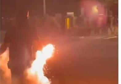 Судир меѓу полицијата и демонстрантите на протестот во Белград (ВИДЕО)