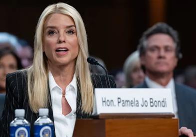 Трамп ја враќа Пам Бонди, откако ја смени пред само неколку недели: Се бореше со рак 