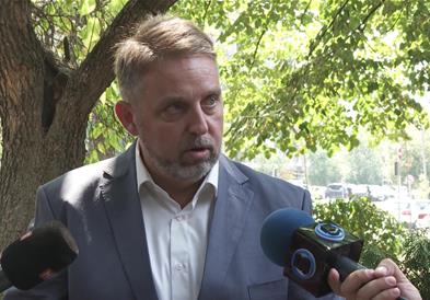Речиси еден месец откако замина на боледување, се уште не е познато кога Сотир Лукровски ќе се врати на работа