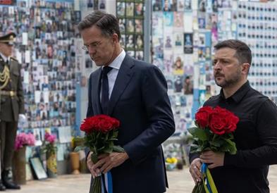 Зеленски и Руте во Киев им оддадоа почит на загинатите војници 
