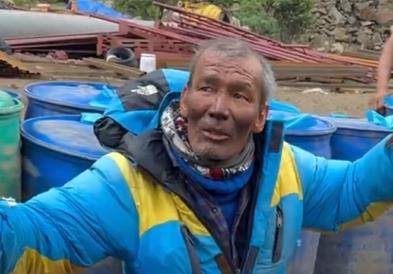 Чудо на Монт Еверест: Спасен е шерпас кој една недела бил изгубен без кислород и храна (ВИДЕО)