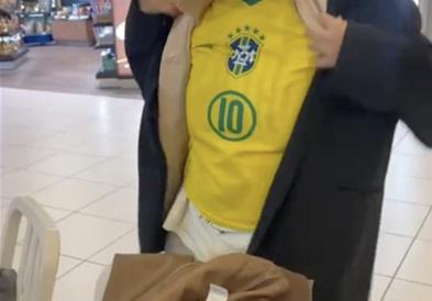  Авиокомпанијата „Ryanair“ сакала да ѝ наплати 80 евра за куфер, нејзиниот потег е апсолутен хит!