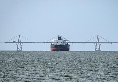 Бавно закрепнување на залихите на нафта и покрај договорот со Иран