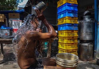 На улиците на Делхи измерени 64°C